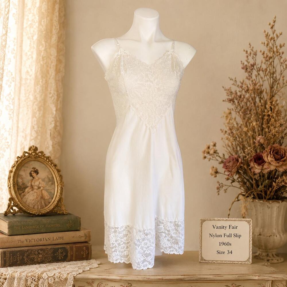 Vintage Vanity Fair Nylon Lace Bodice Full Slip Sweetheart Neckline 1960s Sz 34